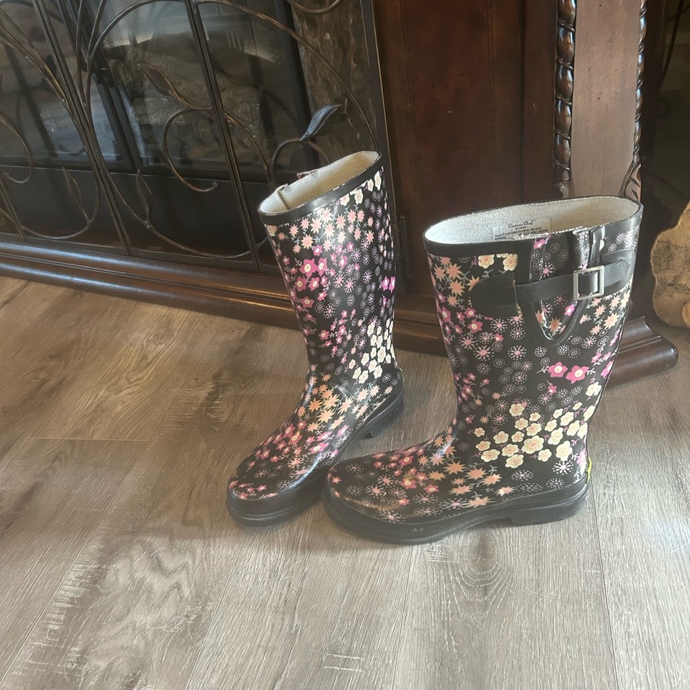 WESTERN CHIEF FLOWERED RAIN BOOTS